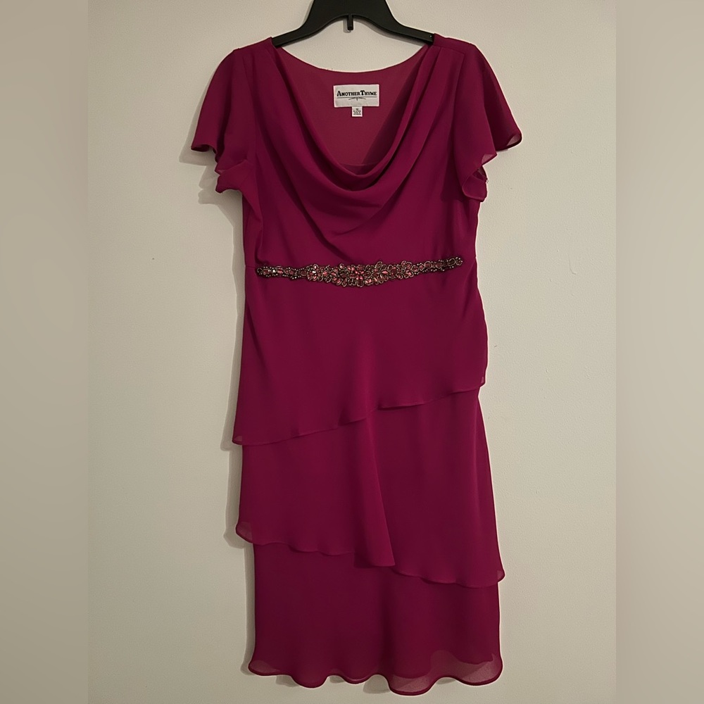 Beautiful dress for any special occasion. With zipper on one side.Fluter sleeve.